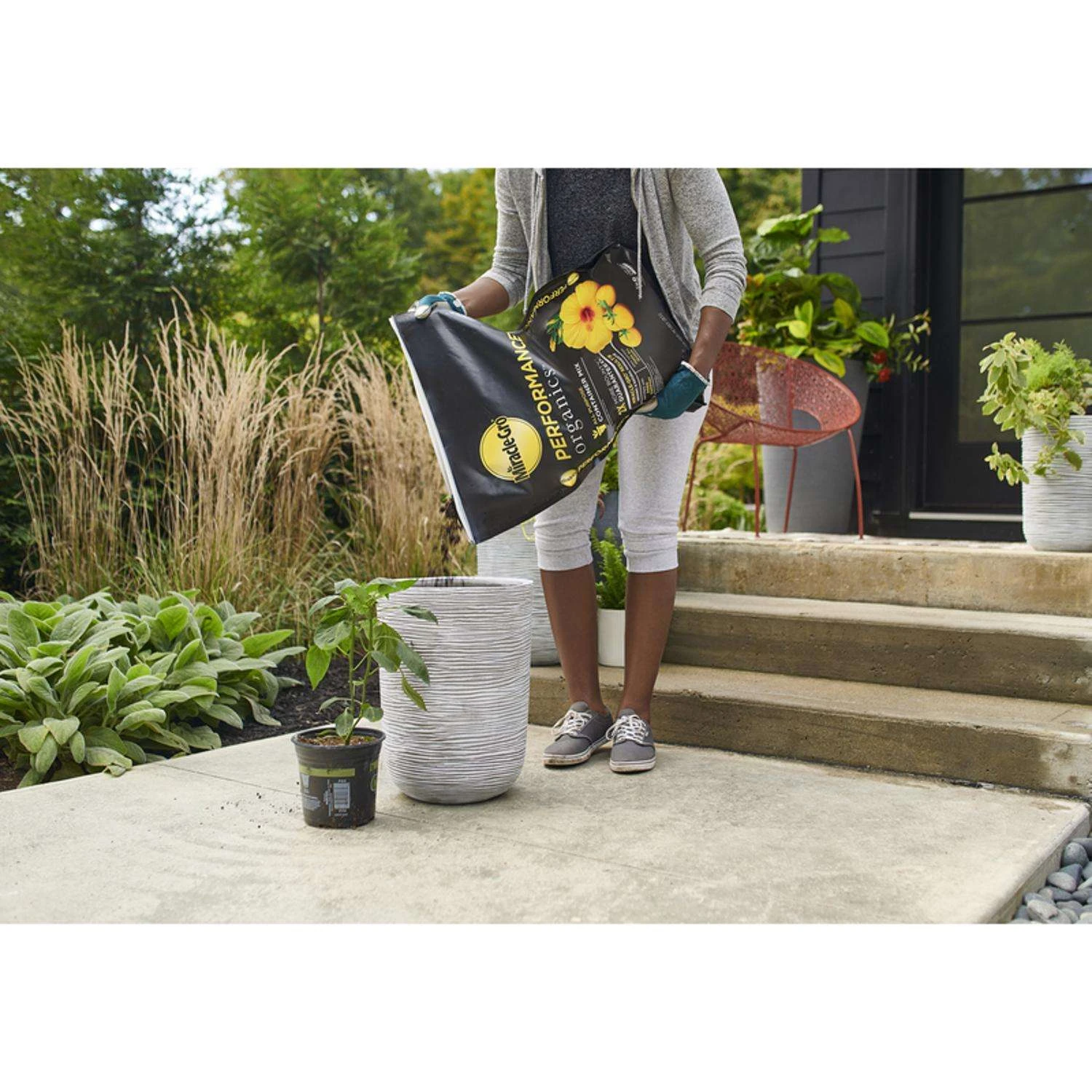 Miracle-Gro Performance Organics Organic All Purpose Potting Mix 1 Cu Ft 7 Miracle-Gro Performance Organics Organic All Purpose Potting Mix 1 Cu Ft - Image 5