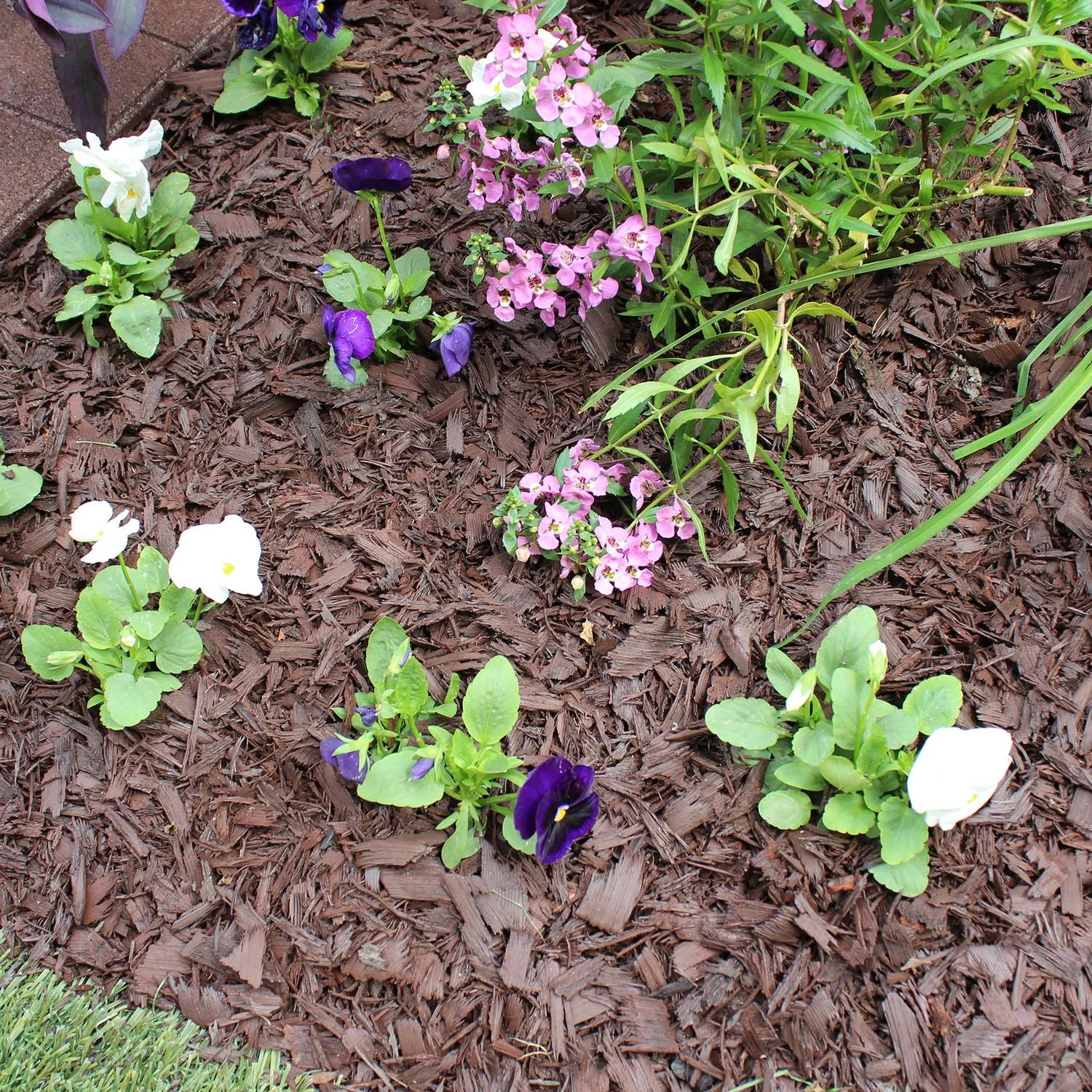 Rubberific Brown Shredded Rubber Mulch 0.8 Cu Ft 6 Rubberific Brown Shredded Rubber Mulch 0.8 Cu Ft - Image 4