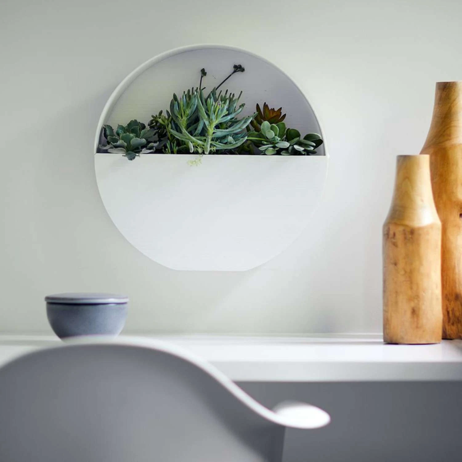 Bloem Bodye 15 In. H X 15 In. D Resin Full Moon Planter White 3 Bloem Bodye 15 In. H X 15 In. D Resin Full Moon Planter White