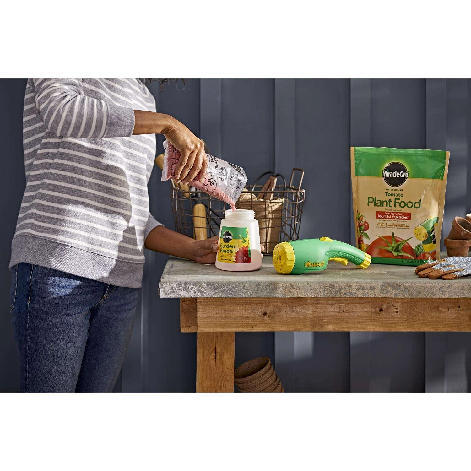 Miracle-Gro Granules Tomato Plant Food 3 Lb 4 Miracle-Gro Granules Tomato Plant Food 3 Lb - Image 2